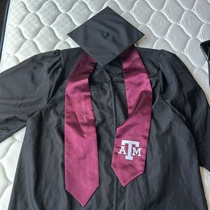 TEXAS A&M UNDERGRAD BUNDLE (GOWN, CAP, AND STOLE OF GRATITUDE)